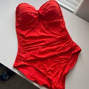 Anne Cole Women's Standard Twist Front Shirred One Piece Swimsuit - Size 10